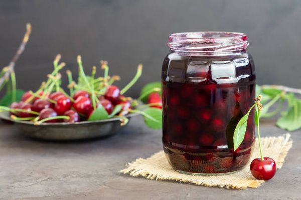 Topping Cherries and syrup from 미국 supplied by Gray & Company - Jar 체리 가공품