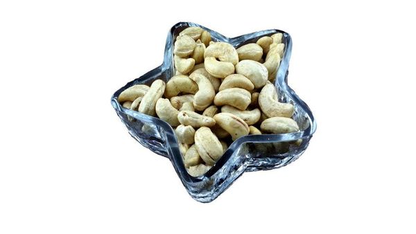 Cashew Nut from 말레이시아 supplied by NutShell Superfood Trading Sdn Bhd - W240(원물) 생 캐슈너트