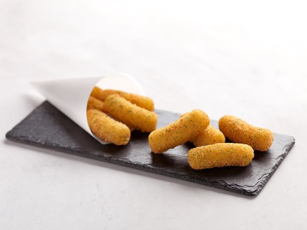 Plant-based Mozzarella Sticks from 영국 supplied by Abergavenny Fine Foods Co - 스틱 모짜렐라 치즈