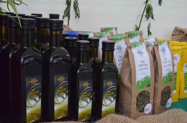 Hemp Seed Oil from 독일 supplied by Landerleben Zempow GmbH - High Quality 대마씨 오일