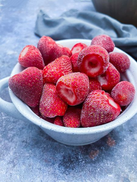 Frozen Strawberry from United States supplied by PARIS FOODS - Red Frozen Strawberry