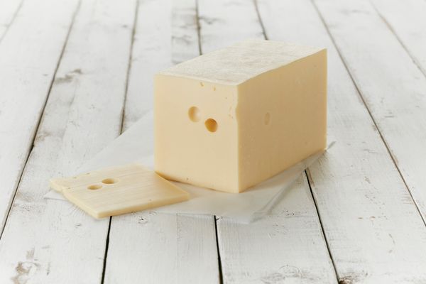 Swiss Cheese from 캐나다 supplied by Fromagerie St-Albert - Block 스위스 치즈