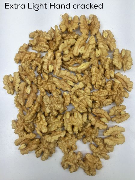 Hand Cracked Walnuts from 칠레 supplied by Exportadora Growex S.A. - 생호두
