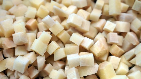 Ginger from 인도 supplied by Swadhika Foods - Cut 통생강