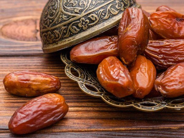 Begum Jangi from Pakistan supplied by Gilano Dates - Conventional Fresh Date