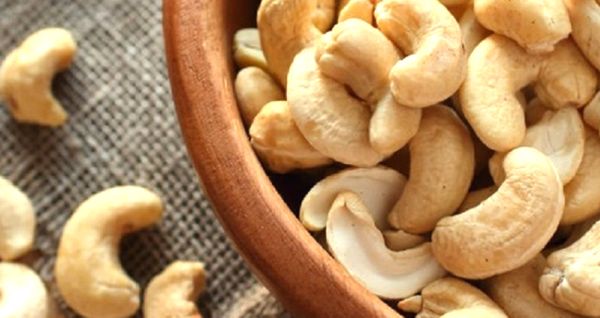 Cashew Nuts from Ivory Coast supplied by COOPARES - Whole Raw Cashew Nut