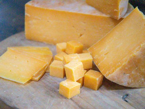 Cheddar Cheese from 남아프리카공화국 supplied by Kasselshoop - Block 체다 치즈