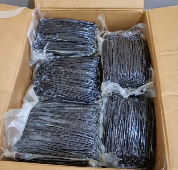 Vanilla Beans from Indonesia supplied by Boymaxwell Indojaya Grup Ltd. - Dried - Sun Dried Vanilla