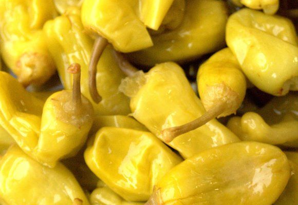 Pepperoncini from 튀르키예 supplied by Sibas Gida Sanayi Ve Ticaret A S - 식초 절임(피클) 통조림 또는 병에 든 고추