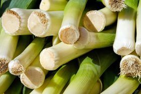 Leek from 프랑스 supplied by Godeau et fils - Whole 리크