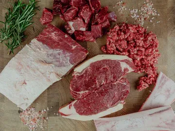 Beef Meat from 영국 supplied by Thomas Joseph Butchery Limited - Sirloin 신선 미절단 소고기