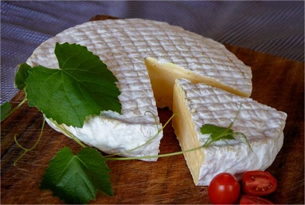 Brie Cheese from 남아프리카공화국 supplied by Preston Farm - La Petite France - Round 브리 치즈