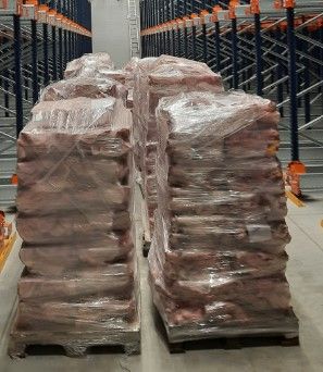 Frozen Pork from 폴란드 supplied by Jutar sp.j. - 머리 없음(=헤드리스) 신선 돼지고기 햄 및 목살
