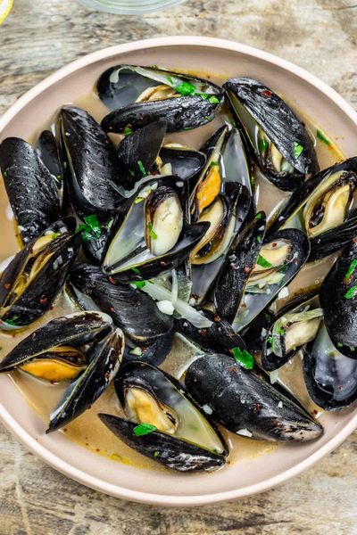 Mussel from Ireland supplied by Woodstown Bay Shellfish Ltd - Whole (=In Shell=Unshucked) Frozen Mussel