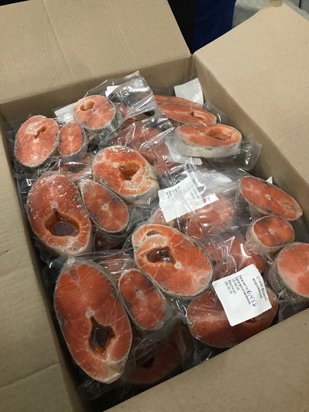 Salmon steaks from 우크라이나 supplied by Flagman Seafood LLC - With Bone 연어