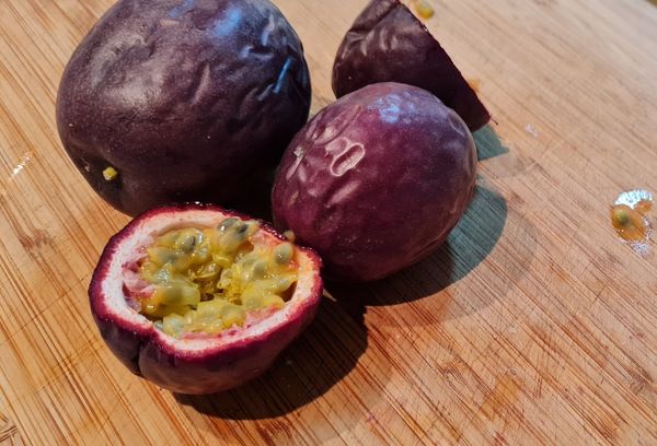Passionfruit from 뉴질랜드 supplied by Passionfruit Growers Association - Purple 신선 패션프루트