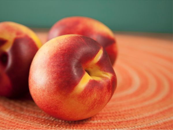 Nectarine from 칠레 supplied by SOC.SAN FCO.LO GARCES LTDA. - Red Skin Color 신선 천도복숭아