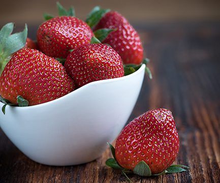 IQF Whole Strawberries from 모로코 supplied by frozen fruits international - Red 신선 딸기