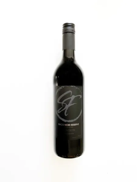 Baco Noir Reserve from 캐나다 supplied by Sainte-Famille Wines Ltd - 레드 와인