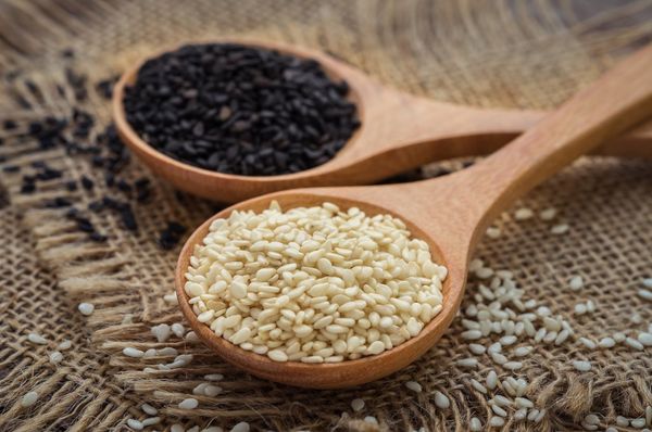 Sesame Seeds from 파키스탄 supplied by Sakhi International - Whole 참깨