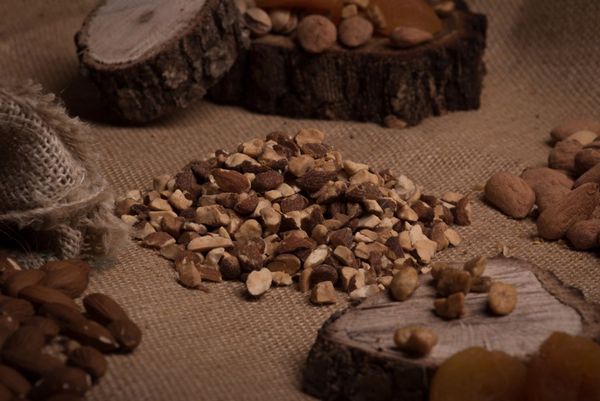 Roasted Almond from 그리스 supplied by KOUIS, B., & CO. OE - 갈색 아몬드 알맹이