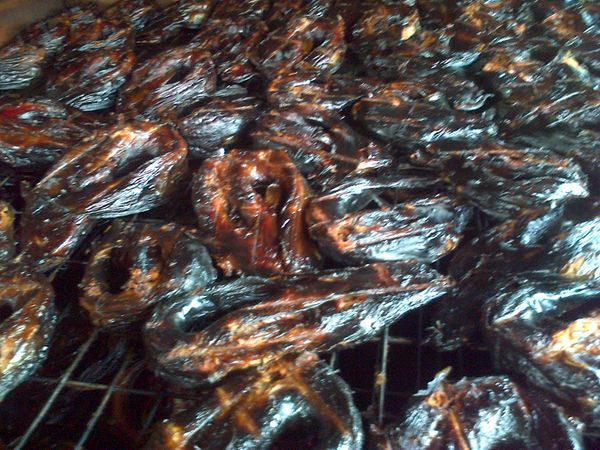 Dried Catfish from 나이지리아 supplied by Divine Fish Farm and Gardens - Smoked 기타 수산물 가공품