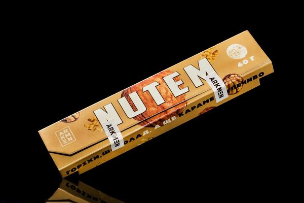 Candy bar with roaster walnut kernels from 우크라이나 supplied by Arkmen LLC - 초콜릿