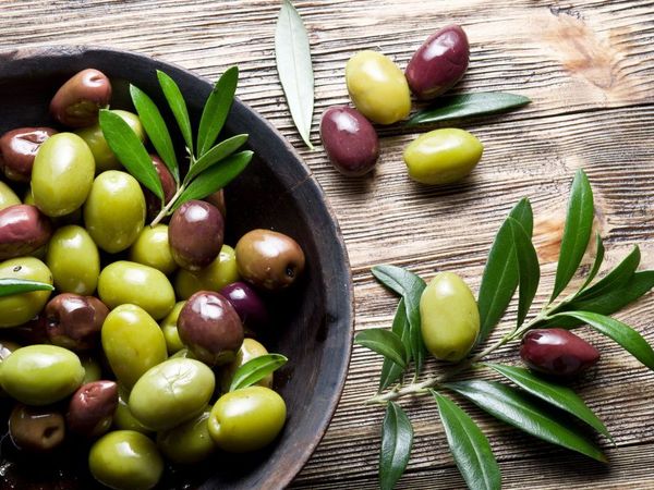 Olive from 그리스 supplied by LLC Vitolinka - Whole 올리브