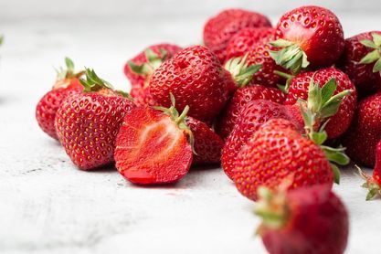 Strawberry from 우크라이나 supplied by Eco Berry Farm - Red 신선 딸기