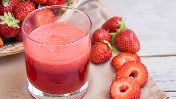 Strawberry Juice from 스페인 supplied by Quirante Fruit S.A.T. - As per customer's request 딸기주스