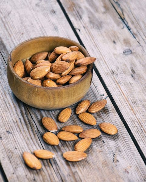 Almonds from 영국 supplied by Barry Reed Associates Ltd - 신선 생아몬드