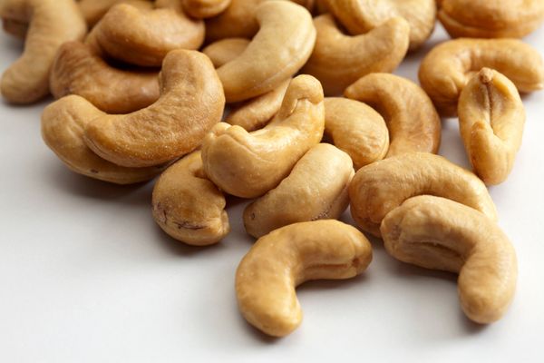 Cashew from 인도네시아 supplied by PT. Aman Buana Putera - Whole 생 캐슈너트