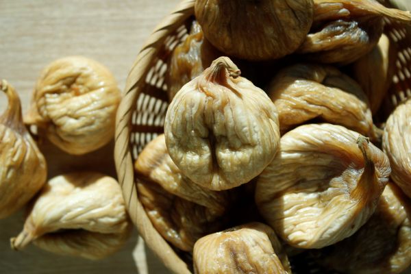 Dried Figs from 튀르키예 supplied by Nimeks Organik Tarım Ürün. San. Ve Tic. Ltd. Şti. - 크기: 8 말린 무화과