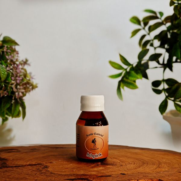 Organic Ispink (cinnamon) Essential Oil from 에콰도르 supplied by Fundacion Chankuap - Medium 시나몬 오일