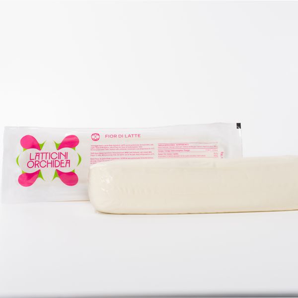 Log/bar Fior di Latte cheese from 이탈리아 supplied by G.C.M. - Latticini Orchidea - 저온 살균 모짜렐라 치즈