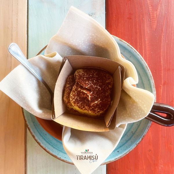 Single serving from 이탈리아 supplied by viaRoggia Tiramisù - 코코아 케이크(깻묵)