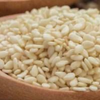 Processed hulled sortex sesame seeds from 파키스탄 supplied by Shafi Agro Private Limited - 황백색 참깨
