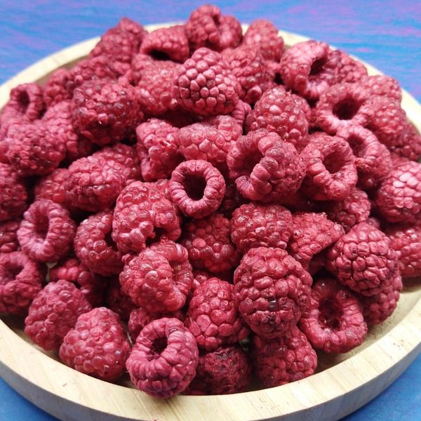 Freeze dried raspberry from 튀르키예 supplied by Sembat gıda ve sanayi Tic. Ltd. Şti - Chips 건조 라즈베리