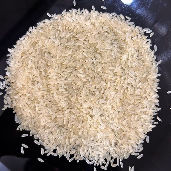 IR 64  parboiled For  Qlty : Broken 5% Length 6 mm Qty : 26 MT Mositure 12% max Max Damaged/discolored -2%  Max Crop year : 2023 - 2024 from 인도 supplied by HOTC - 100% 순도 쌀