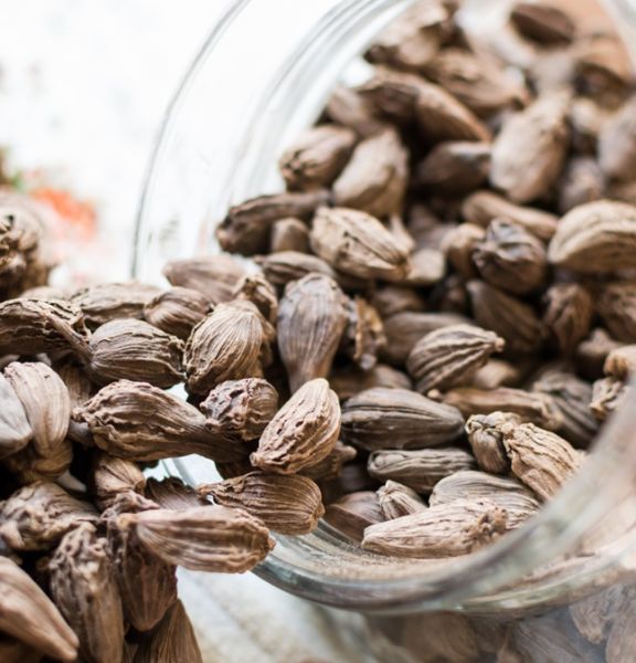 BLACK CARDAMOM from 인도 supplied by VARPI INDUSTRIES PVT LTD - 건조 카다멈
