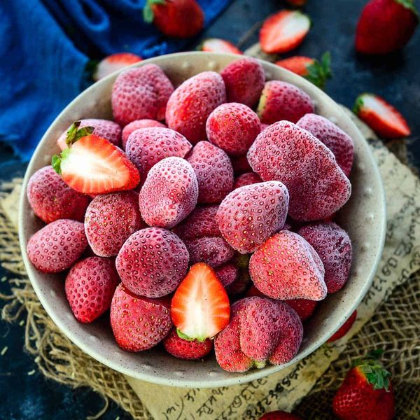 Frozen Strawberries from 이집트 supplied by Elsewedy Cap For Investments - Vacuum Packed 냉동 딸기