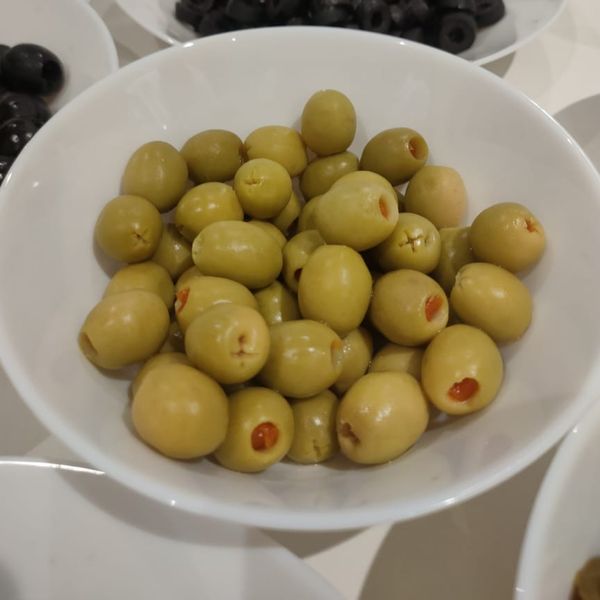 Green olives stuffed from 이집트 supplied by WadiAlnile for Food Industries - Agizy 올리브