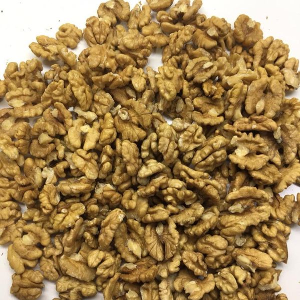 Walnut kernrls from 우크라이나 supplied by Ost agro trading F.Z.C. - 껍질 없음 호두 알맹이