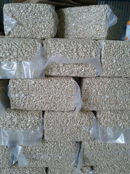 Visimex from 베트남 supplied by Visimex - LSP (=Large Scroched Pieces) 캐슈너트 알맹이