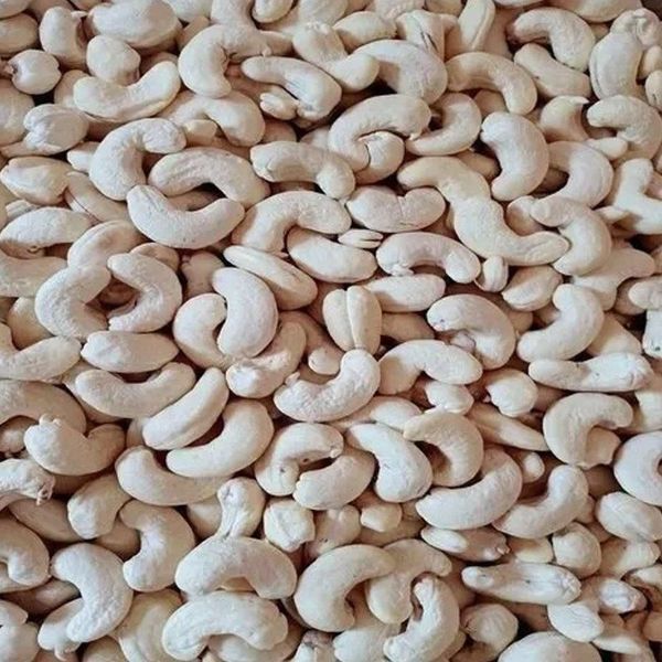 Cashew Nut from 인도 supplied by AGROCARTE EXIM ENTERPRISES PRIVATE LIMITED - WW320 (=White Wholes 320) 캐슈너트 알맹이