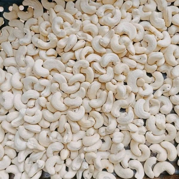 Anacarde décortiquer from Ivory Coast supplied by AFRICA BUSINESS INVESTMENT HOLDING - 50lb vacuum pack Cashew Nut Kernel