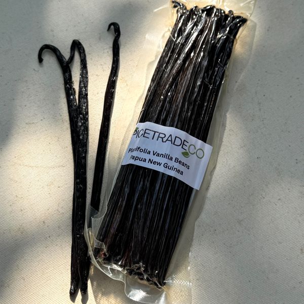 Planifolia Vanilla Beans Papua New Guinea from Papua New Guinea supplied by spicetradeco - Long Vanilla